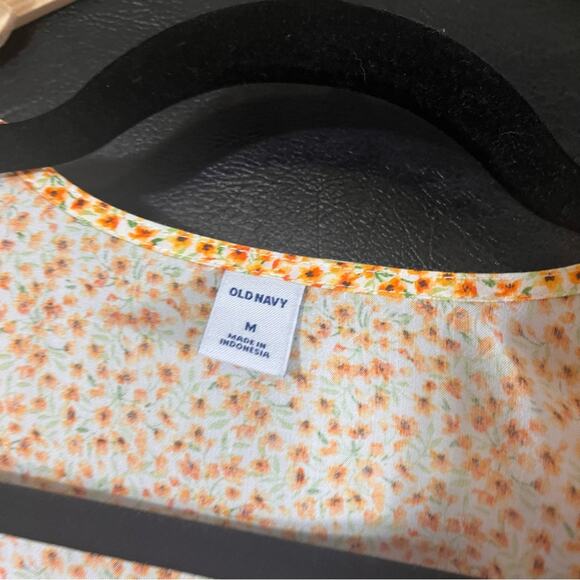 Old Navy Orange Floral‎ Wrap Top Size Medium - Picture 7 of 8